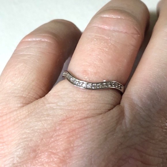 SOLD!!!! Curved 5A Wedding Ring set in Platinum - Picture 3 of 12